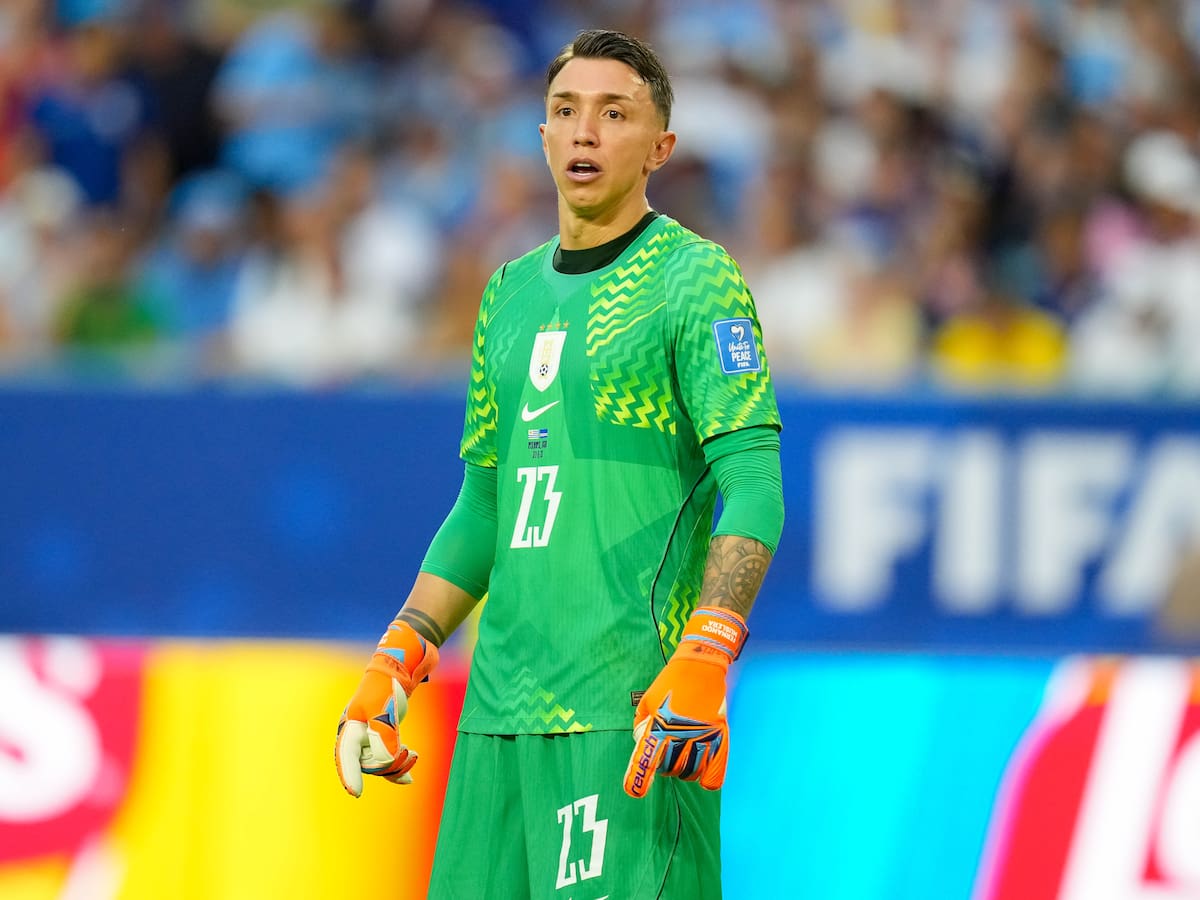 “Si me dices que Muslera le está haciendo la cama...”: usuarios destrozan al portero uruguayo tras gol contra España