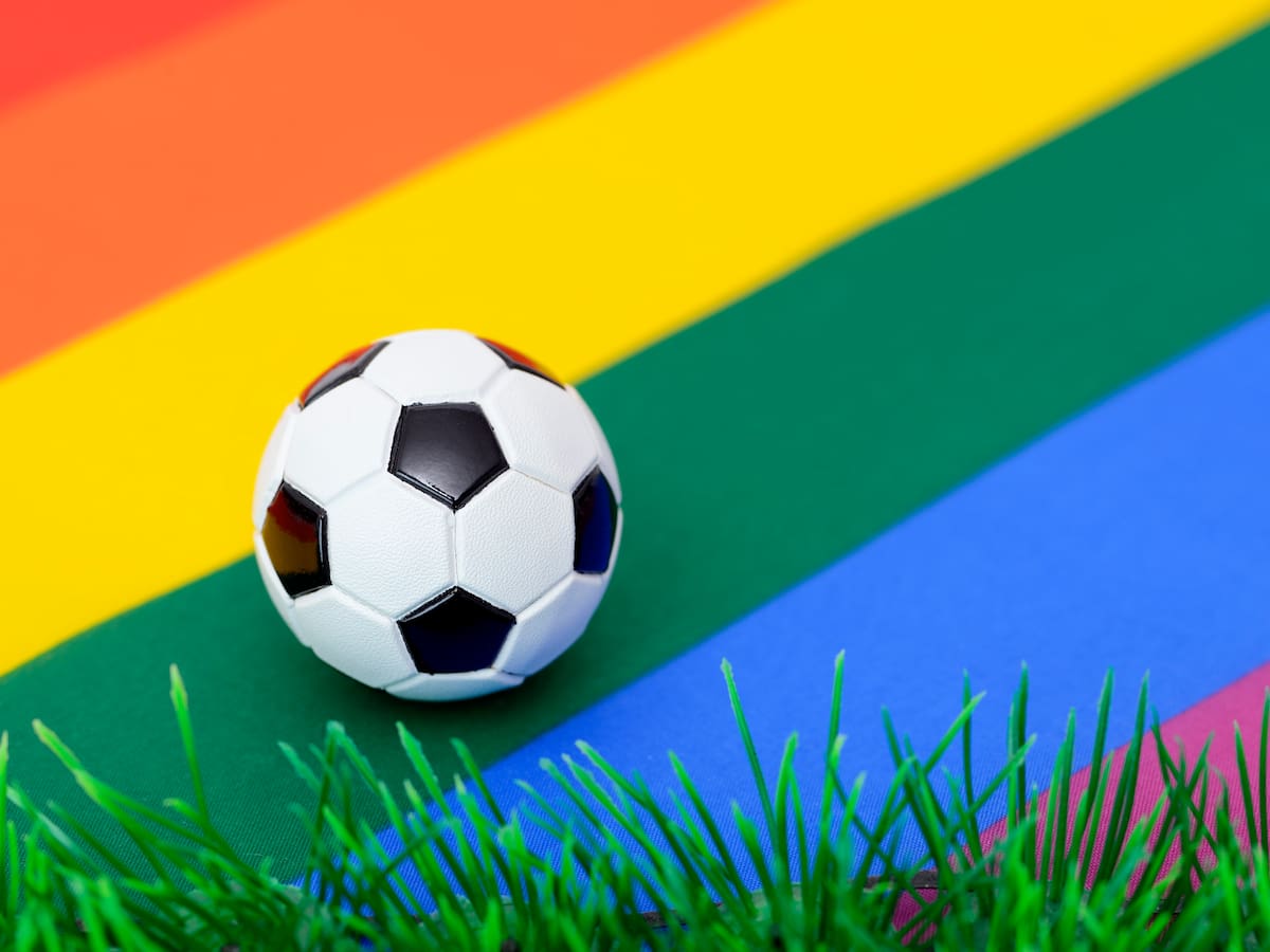 La campaña que busca una salida grupal del clóset en el fútbol (y qué tan probable es que varios futbolistas se declaren públicamente homosexuales)