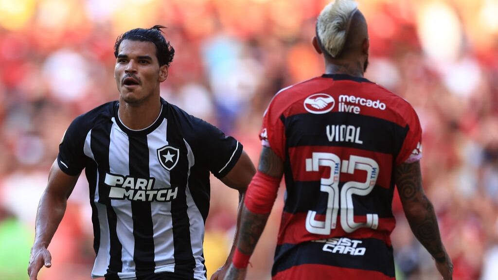 Arturo Vidal es titular en dolorosa derrota de Flamengo ante Botafogo por el Brasileirao