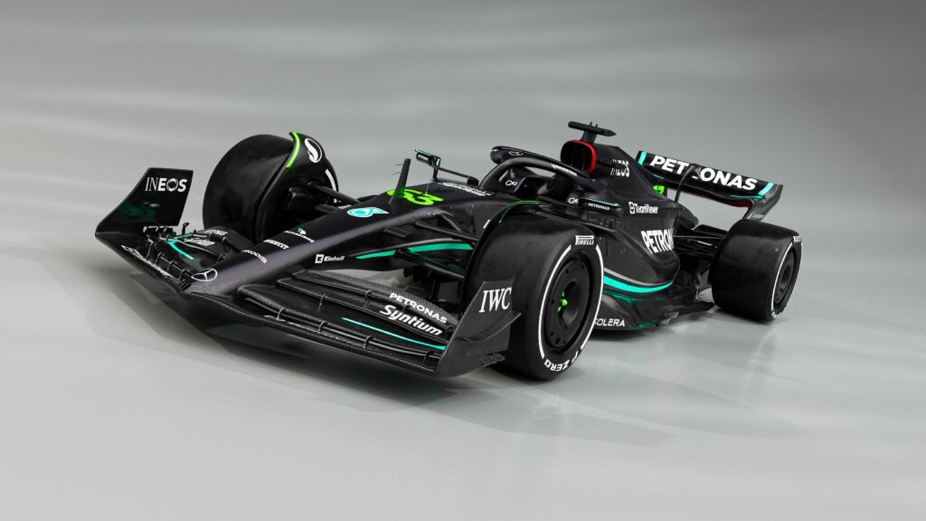 Mercedes presenta su nuevo vehículo, íntegramente negro, para la temporada 2023 de la Fórmula 1