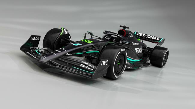 Mercedes presenta su nuevo vehículo, íntegramente negro, para la temporada 2023 de la Fórmula 1