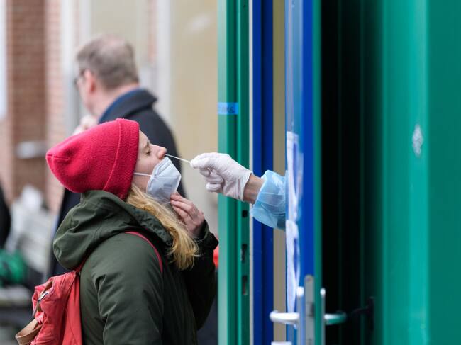 En las calles de Lüneburg se realizan test para detectar el covid-19