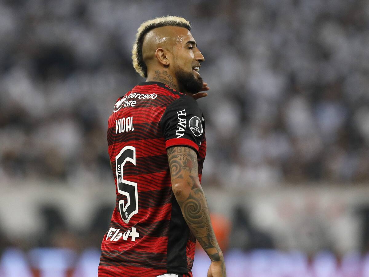 Arturo Vidal recibe elogios de su DT tras jugar Copa Libertadores: «Todo fluye cuando él toca la pelota»