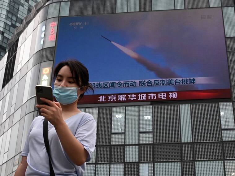 Televisión de China informa los ejercicios militares en las calles de Pekín