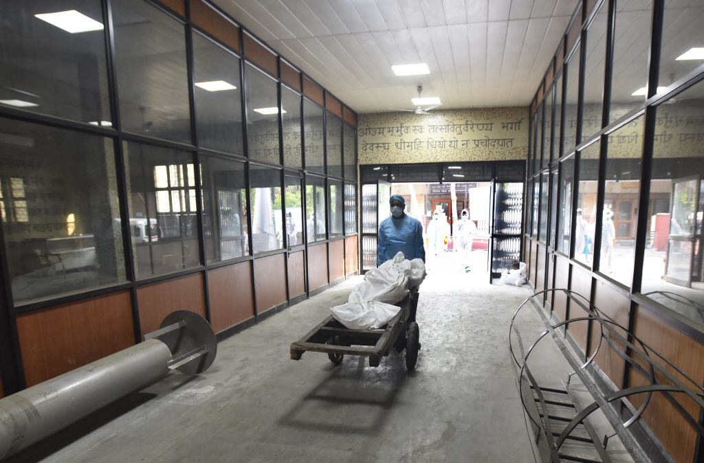 Una víctima del Covid-19 en un hospital de India