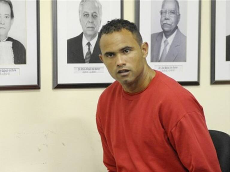 Arquero brasileño que mató cruelmente a su expareja es liberado y vuelve al fútbol