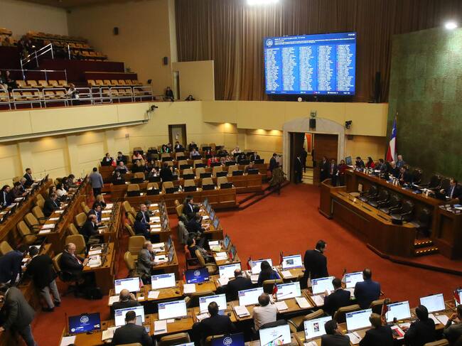 Cámara aprueba que elecciones sean en dos días, pero rechaza sanciones de voto obligatorio