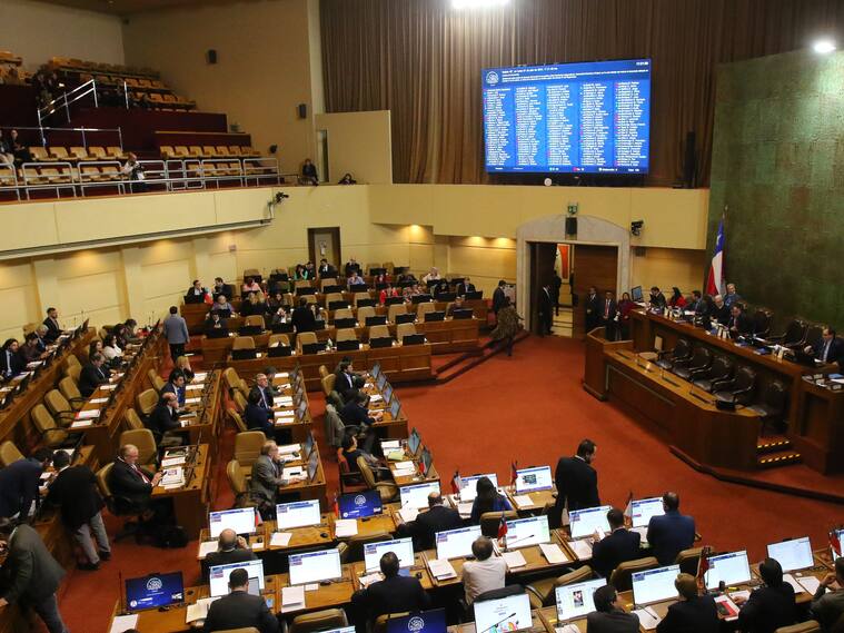 Cámara aprueba que elecciones sean en dos días, pero rechaza sanciones de voto obligatorio