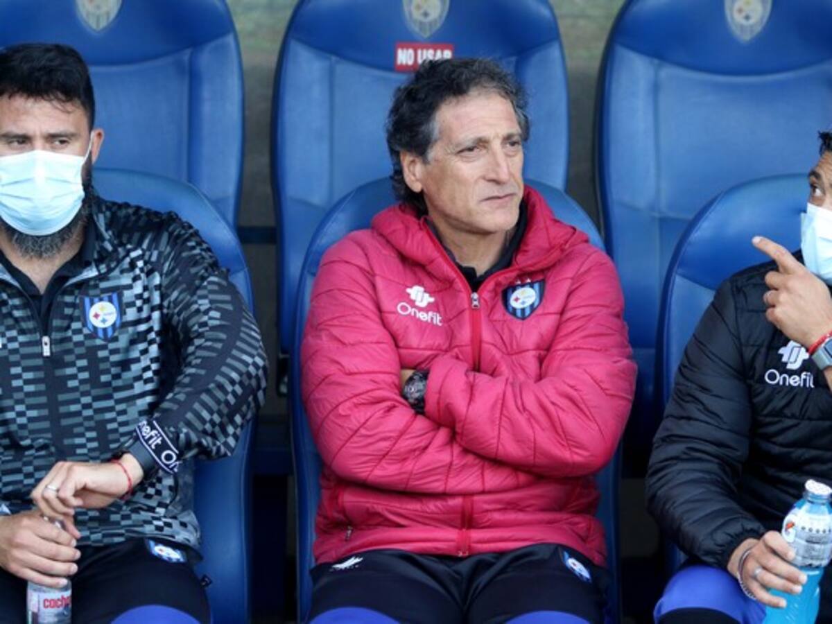 Mario Salas tras salvarse del descenso con Huachipato: «Nuestro foco, a diferencia de Copiapó, estuvo en la cancha»