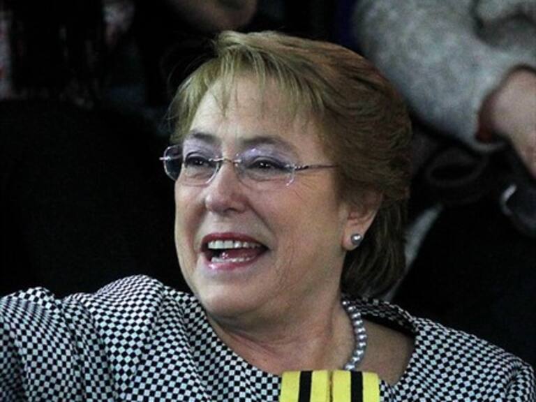Presidenta Bachelet estrenó cuenta en Twitter con felicitación al nuevo premio Nobel de la Paz