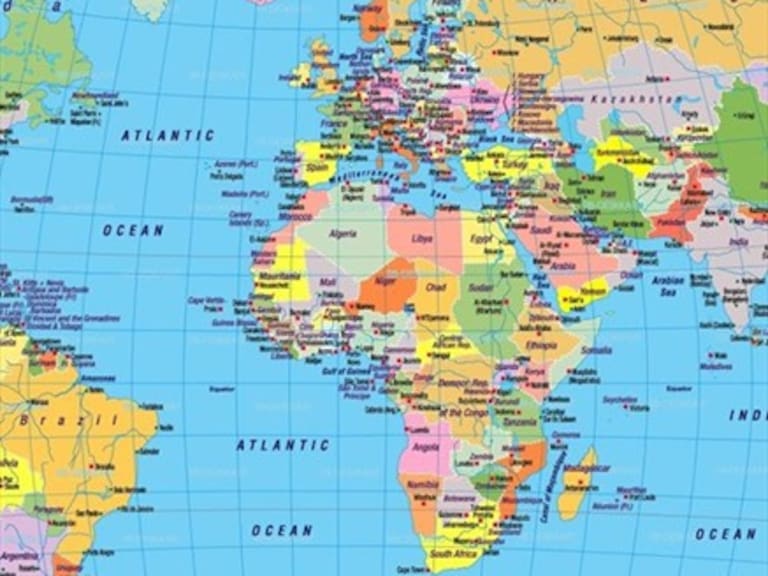 Crean mapamundi con los nombres literales de los países