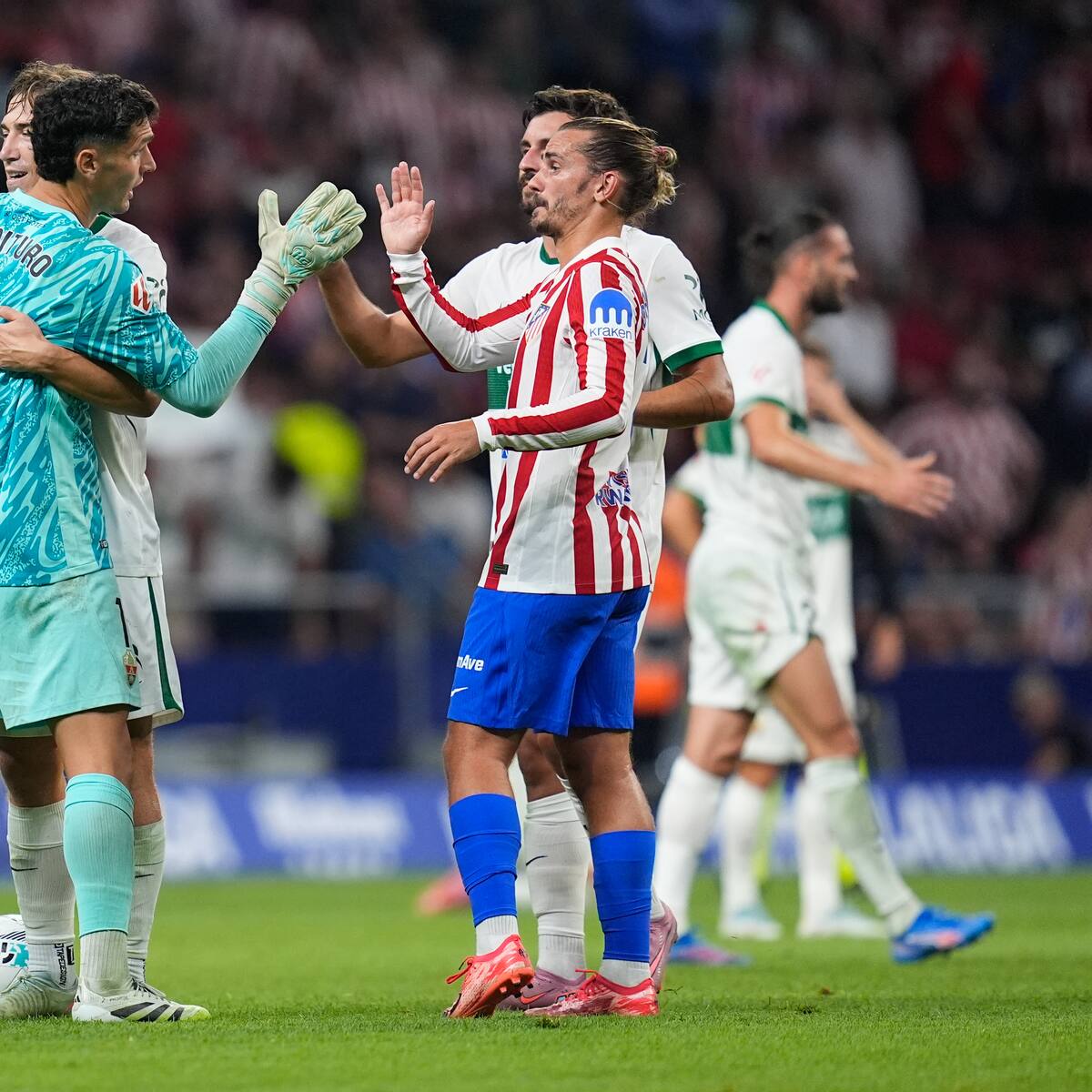 Salida de Cepeda abre la puerta a un refuerzo en Colo Colo: el jugador del Elche que interesa en Macul