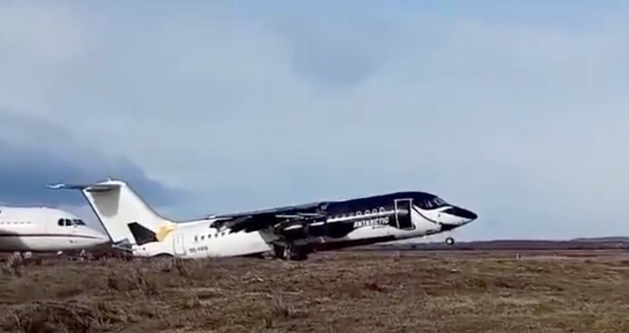 Avión fue levantado del suelo por fuerte viento en Punta Arenas: revisa el sorprendente registro