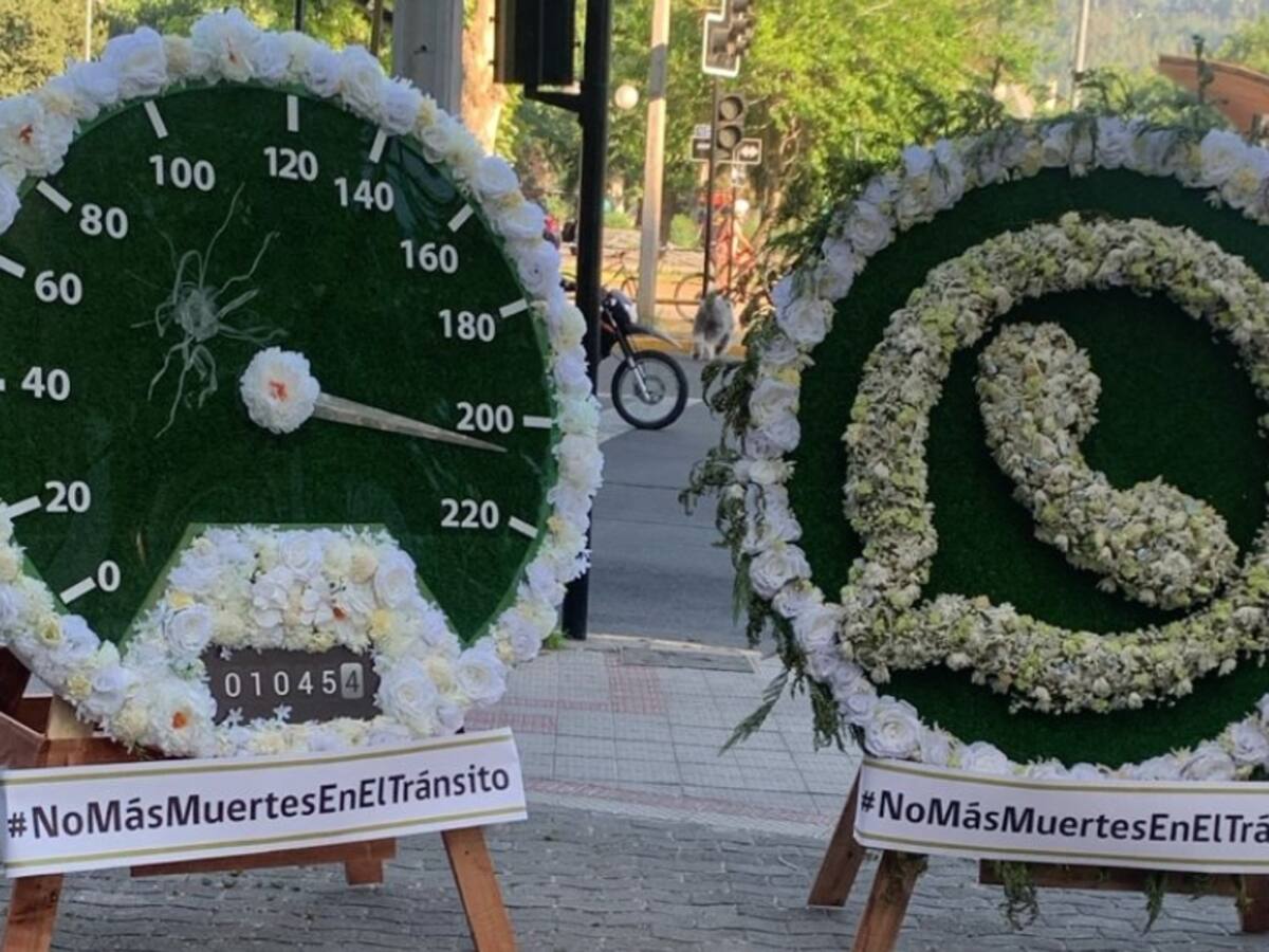 Con coronas fúnebres: Ministerio de Transportes inicia campaña para concientizar a conductores durante este fin de semana largo