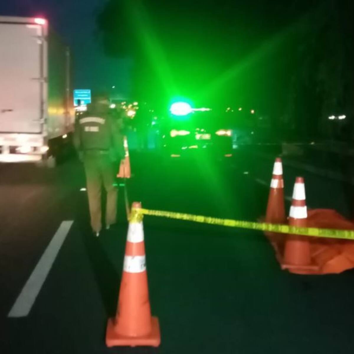 Huechuraba: encuentran cadáver atado de pies y manos en autopista Los Libertadores