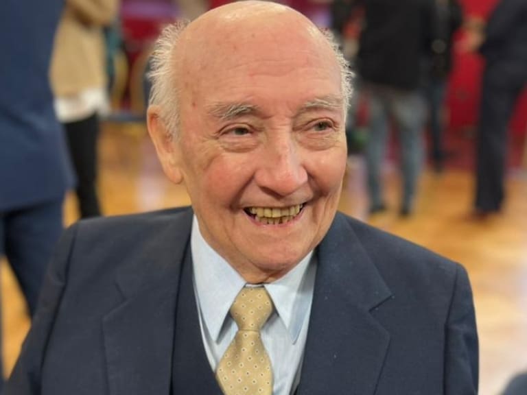 ¡Leyenda! Mario Pesce es homenajeado en La Moneda por el Día del Locutor Radial