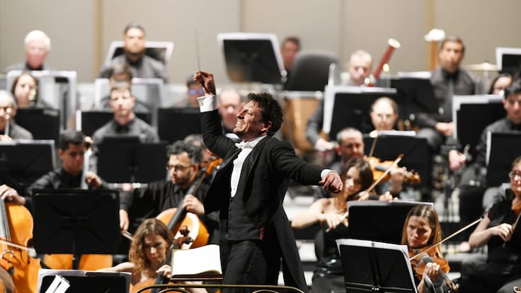 Paolo Bortolameolli triunfó en el Municipal con la Novena de Mahler
