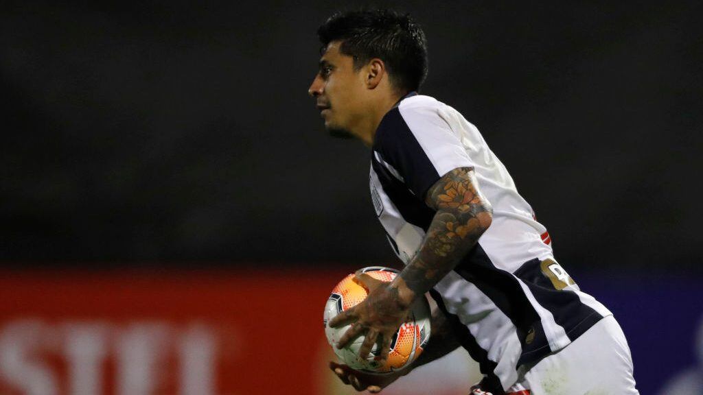 LIMA, PERU - SEPTEMBER 30: (EDITOR'S NOTE: Alternative crop) Patricio Rubio of Alianza Lima takes the ball after scoring the second goal of his team during a Copa CONMEBOL Libertadores 2020 group F match between Alianza Lima and Estudiantes de Mérida at Estadio Alejandro Villanueva on September 30, 2020 in Lima, Peru. (Photo by Paolo Aguilar - Pool/Getty Images)