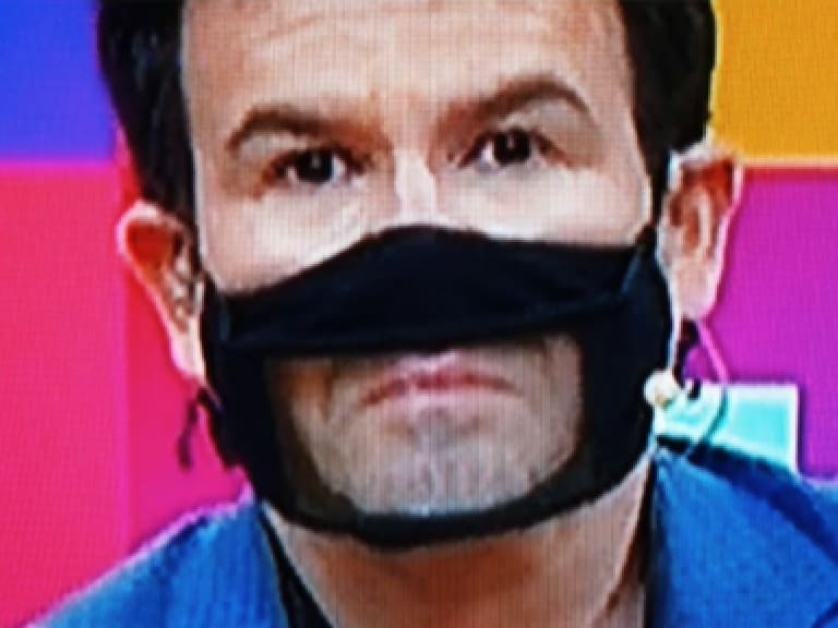 Nacho Gutiérrez recuerda la mascarilla que le dieron en TVN: «Jamás cuestioné cuando decidieron hacerme esto»