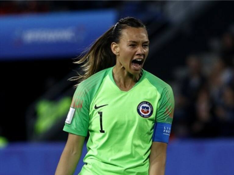 Tiane Endler tras su nominación a The Best: «Ojalá sirva para que el fútbol femenino crezca»