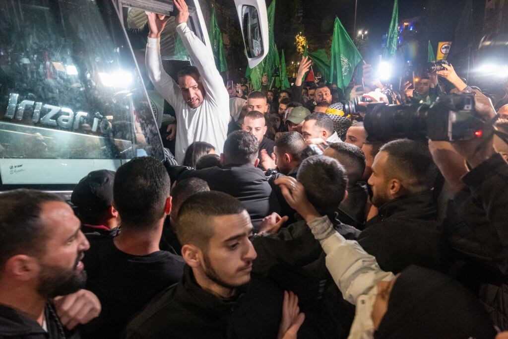 Palestinos liberados por Israel llegan a Cisjordania