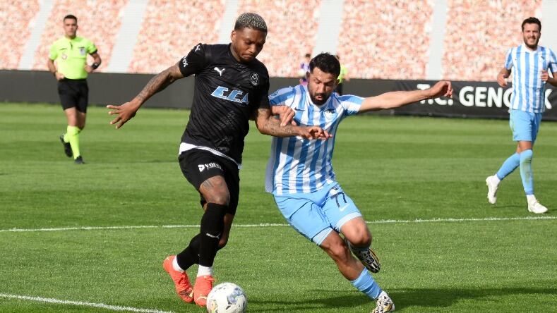 Junior Fernandes pone a prueba su velocidad y logra anotar en victoria de su equipo en Turquía