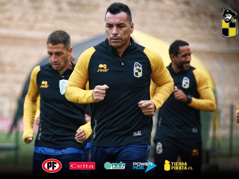 Héctor Tapia sobre Esteban Paredes: «Lo veo con una sed de hacer goles, que no se le agota»