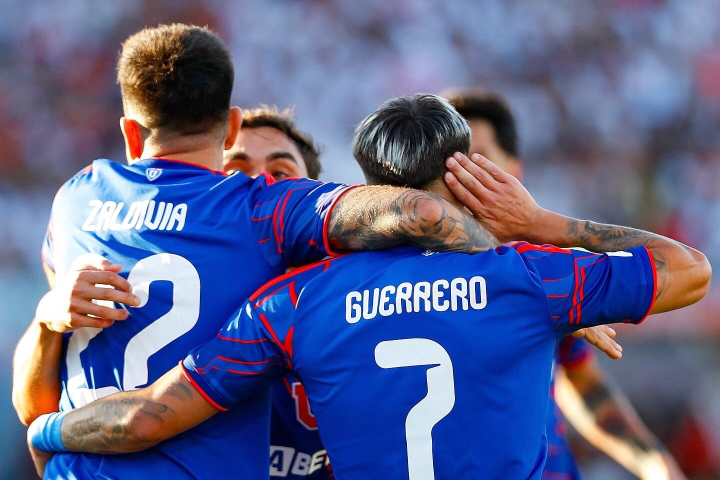 La U festejó ante Colo Colo en el Estadio Monumental