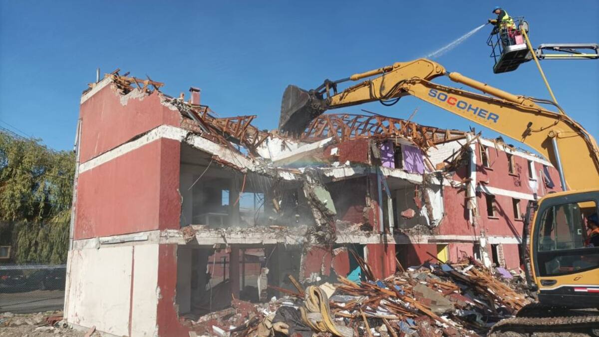 Talca: demuelen blocks tomados desde 2018 para construir nuevo proyecto habitacional gubernamental