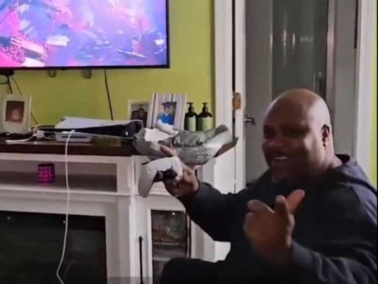 Tras 27 años en la cárcel volvió a jugar PlayStation: ex convicto se volvió viral en redes por este momento