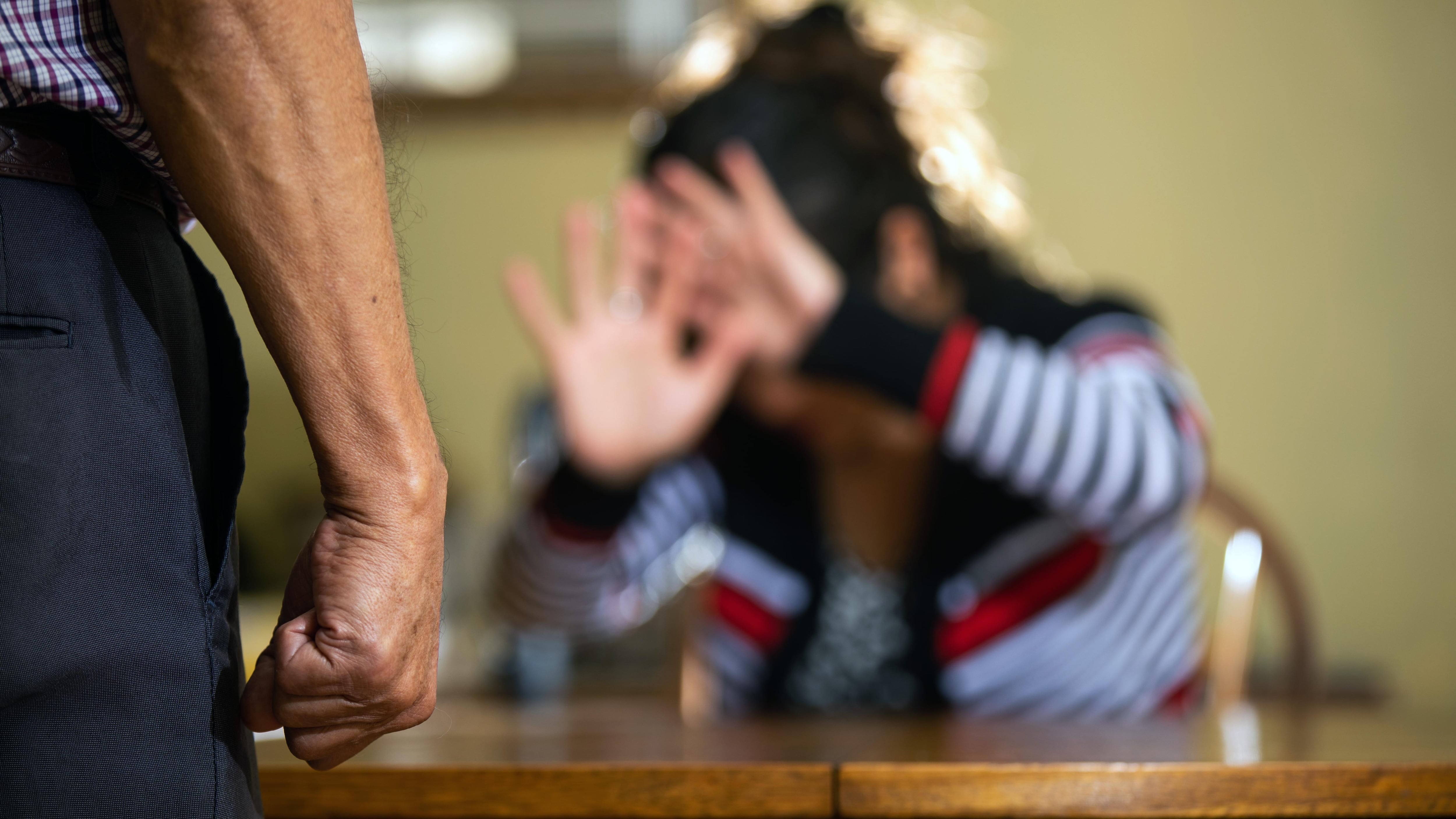 Autoridades llamaron a las mujeres a denunciar violencia intrafamiliar pese a cuarentena