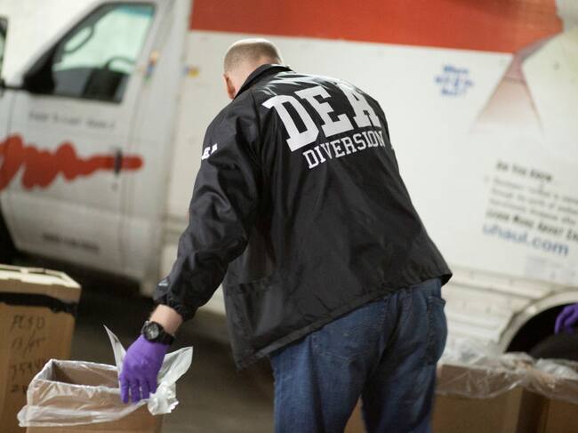Agente de la DEA realiza un operativo de incautación de drogas en Estados Unidos