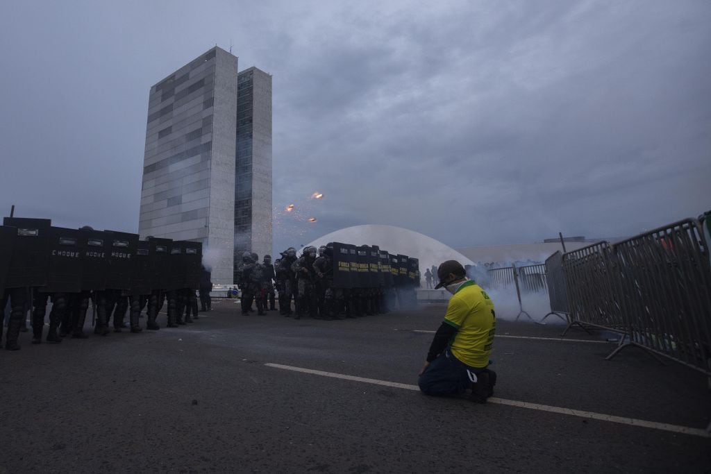 Policía de Brasil despeja la zona de los poderes del Estado en Brasilia