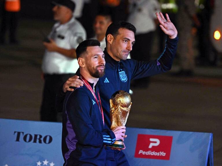 Lionel Messi y Leonel Scaloni llegan a Buenos Aires con la Copa del Mundo