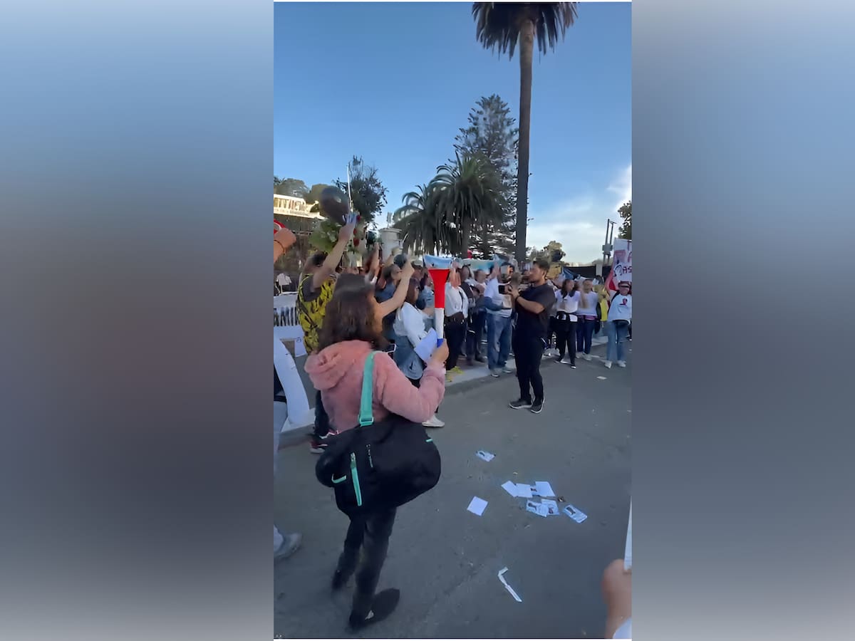 “Queremos saber qué pasó con las donaciones”: damnificados por el megaincendio de Valparaíso protestan a las afueras del Club Sporting
