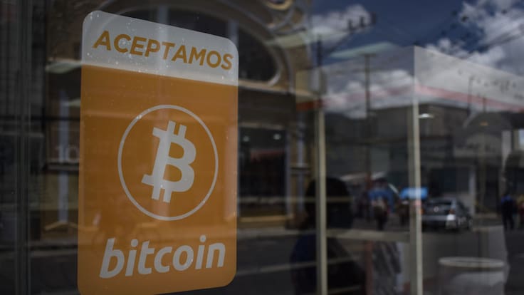 Bitcoin rompe récord histórico con expectativa de victoria de Trump en EE.UU.