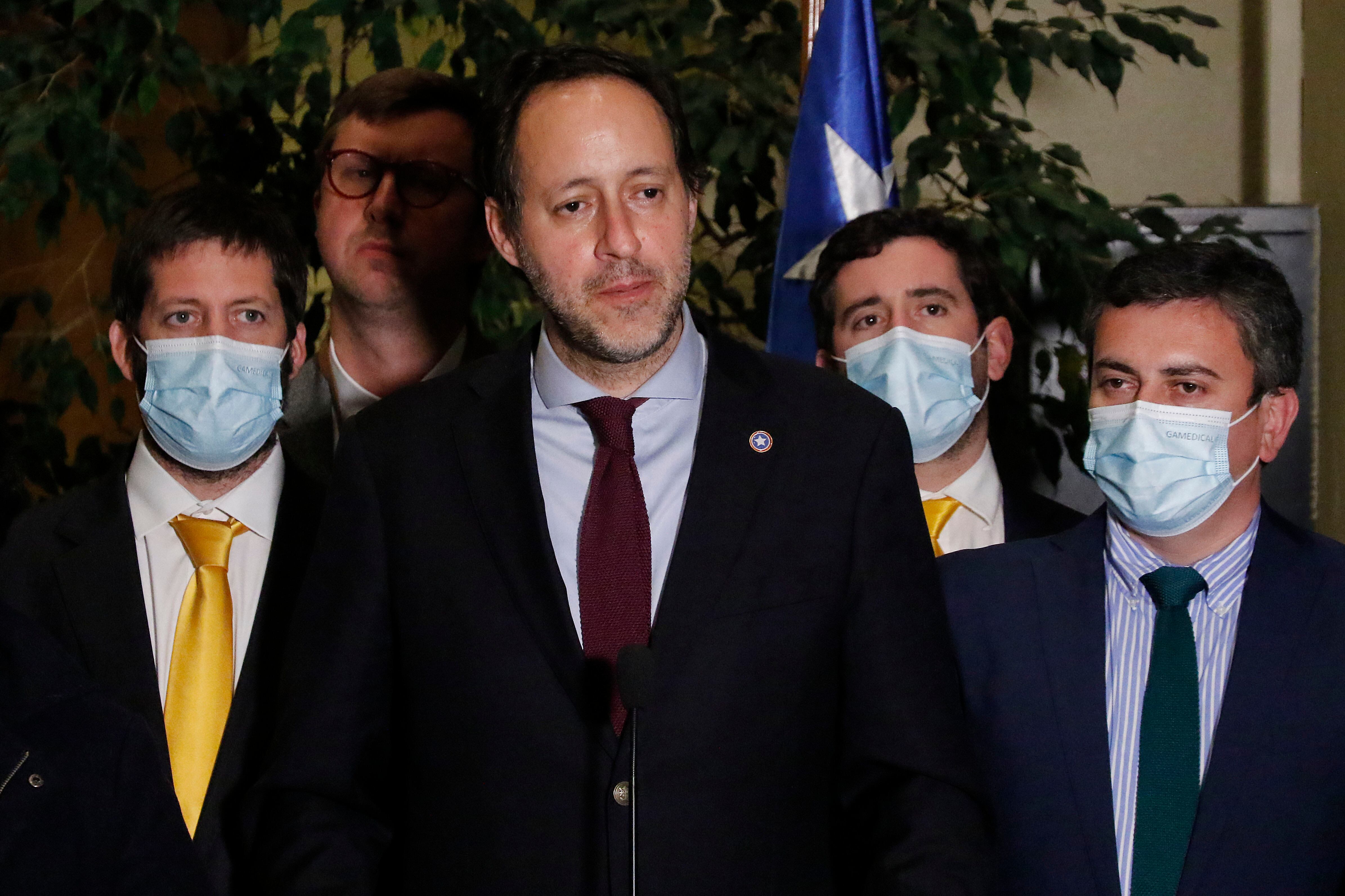 Envían a Comisión de Ética a diputado Urruticoechea por prestar tarjeta del Congreso a su expareja