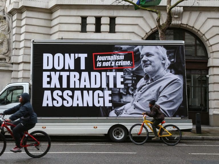 Inglaterra: comenzó juicio de extradición de Julian Assange a Estados Unidos