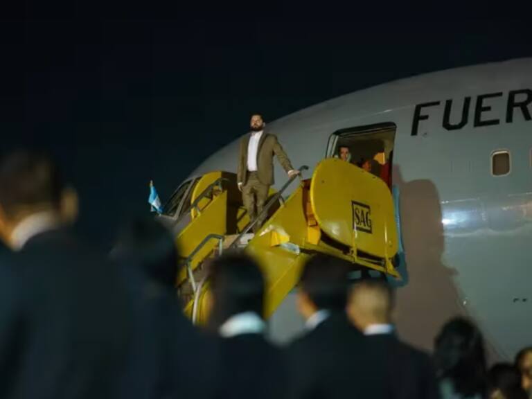 Presidente Boric aterriza en Guatemala para investidura de Bernardo Arévalo