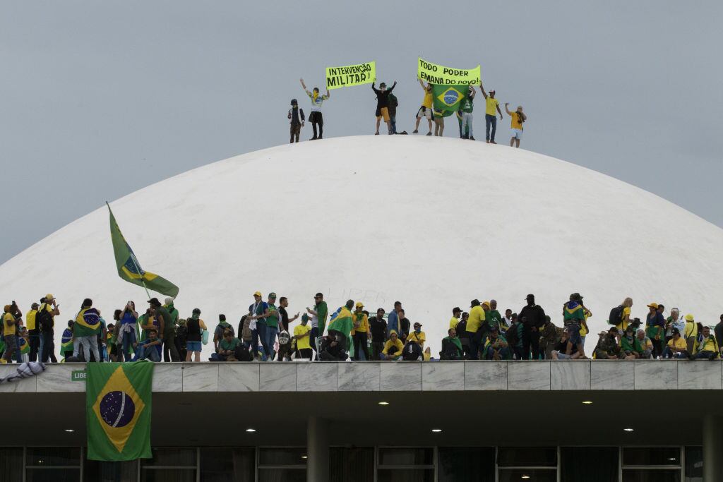 Grupos de ultraderecha se toman a sede del Congreso de Brasil en Brasilia