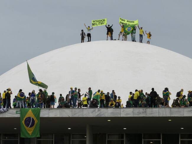 Grupos de ultraderecha se toman a sede del Congreso de Brasil en Brasilia