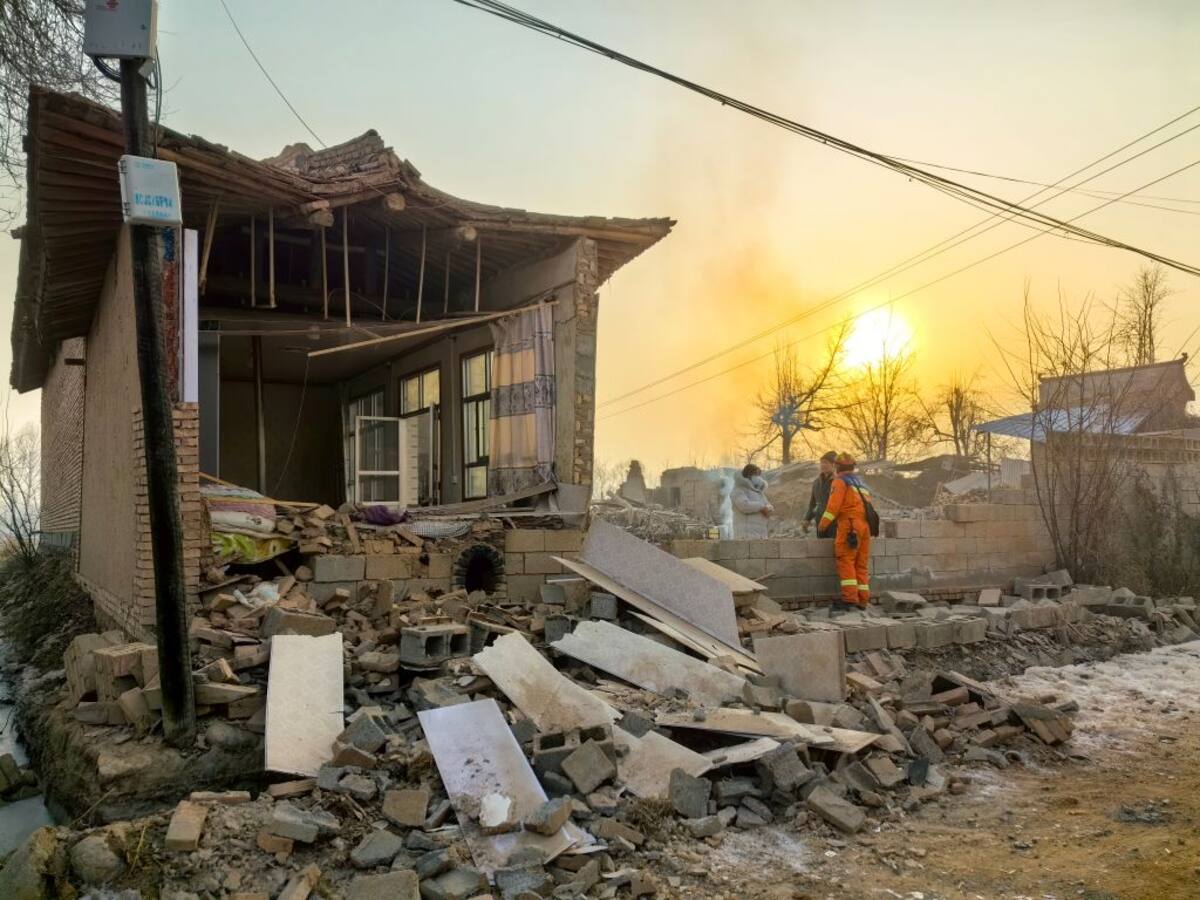 Más de 100 personas fallecidas por sismo de magnitud 6.2 en China