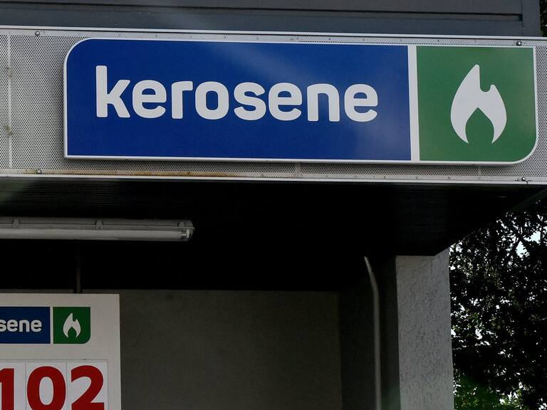 18 de Marzo de 2022 / VALDIVIAPreocupación en los consumidores por el alza de lo precios en parafinas en el inicio de las bajas temperaturas en la ciudad.
FOTO: MIGUEL ANGEL BUSTOS / AGENCIAUNO