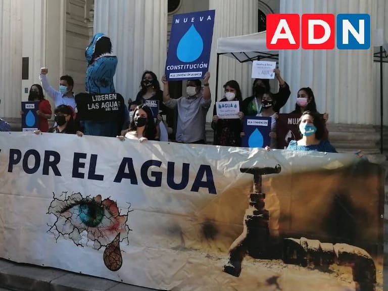 Convencionales presentaron iniciativa para reconocer el derecho humano al agua en la nueva Constitución