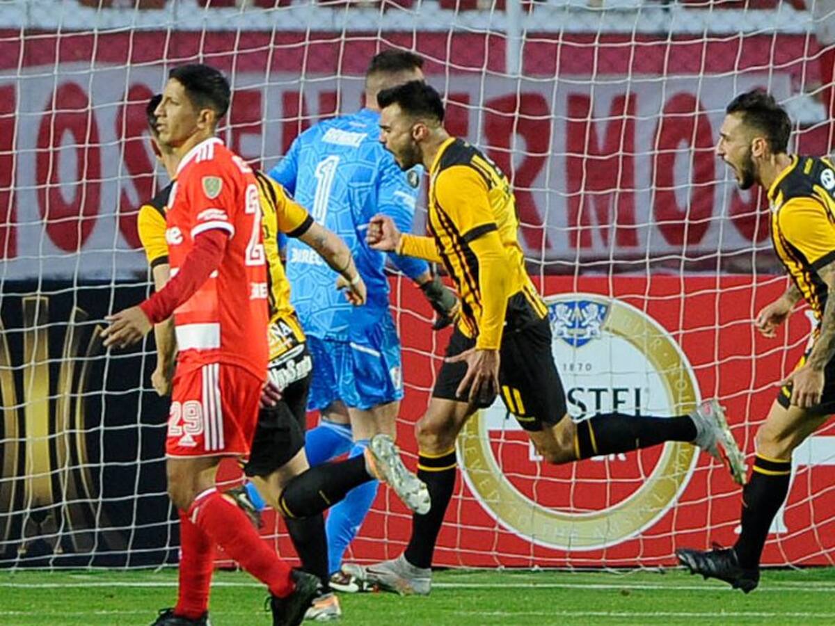 Paulo Díaz dijo presente en dura caída de River Plate ante The Strongest por Copa Libertadores