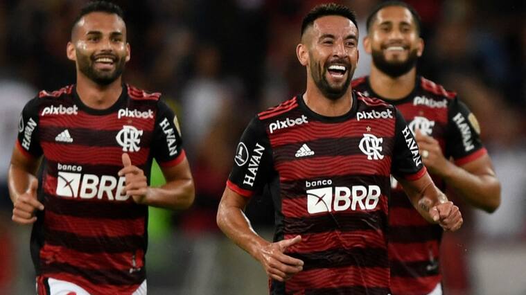 La UC sostiene intensas negociaciones para sumar a Mauricio Isla como refuerzo
