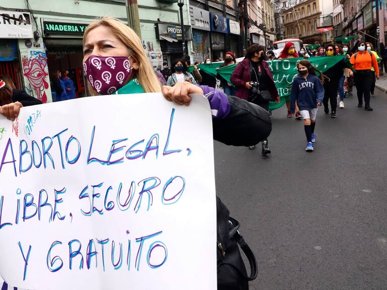 Encuesta aseguró que el 73% de los chilenos está a favor de la legalización del aborto