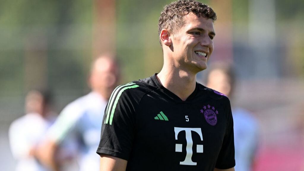Benjamín Pavard será nuevo compañero de Alexis Sánchez en el Inter de Milán