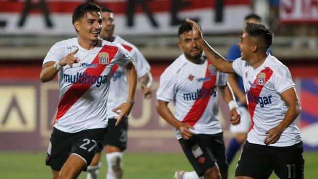 Diego Coelho, delantero de Curicó Unido: "En el fútbol chileno los equipos atacan todo el tiempo, hay demasiada diferencia con el uruguayo"