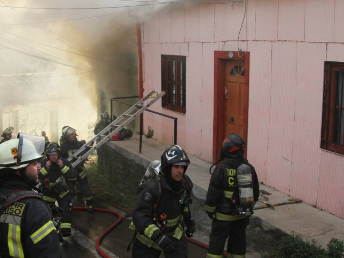Tragedia en Valparaíso: incendio causa la muerte de dos menores de edad